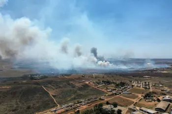 Imagem do alto mostra a intensidade e o tamanho do inc�ndio que atinge Paranatinga. Foto: Prefeitura de Paranatinga