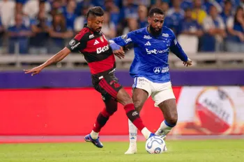 Cruzeiro e Flamengo empatam no Mineir�o - Jogada10