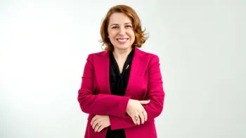 Andrea Mottola (Divulga��o) (Ajustada por IA)