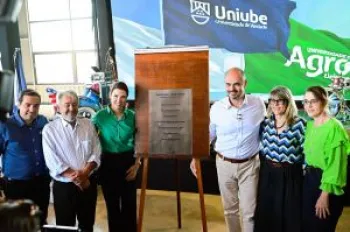 Lan�amento oficial da placa: Fl�vio Sartori, Marcelo Palm�rio, Prefeita de MG, Governador de MG, Maria Cec�lia e Ana Vera Palm�rio