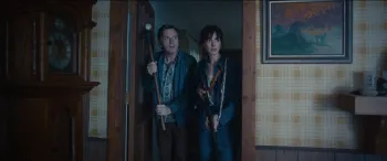 Anne Hathaway e Ewan McGregor em 'O Fim da Rua'