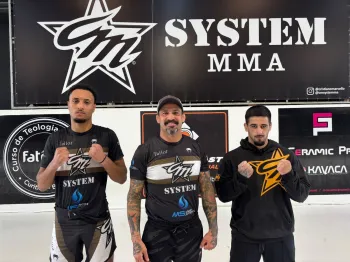 Cristiano Marcelo entre as promessas Jo�o El Tank e Mateus Goes. Foto: Divulga��o