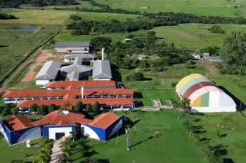 Escola Estadual Deputado Oscar Soares, em Alto Gar�as. Foto: Reprodu��o