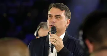 O senador e candidato � Presid�ncia Fl�vio Bolsonaro (PL-RJ) durante a conven��o que oficializou a candidatura � reelei��o do governador de S�o Paulo, Tarc�sio de Freitas (Republicanos) - ESTAD�O CONTE�DO
