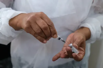 Durante a Campanha de Multivacina��o, os postos disponibilizam as vacinas previstas no Calend�rio Nacional de Vacina��o para crian�as e adolescentes, de acordo com a idade, a indica��o e o hist�rico vacinal