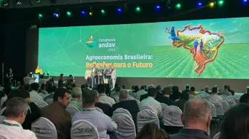 Paulo Tiburcio, presidente executivo da Andav, Luiz Hildebrando, diretor conselheiro da Andav e CEO do Grupo Lavroterra e Thiago Bernardino, coordenador do Cepea encerraram a programa��o do Congresso em 2026