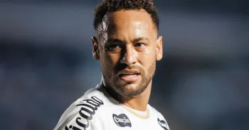 Neymar antes do jogo entre Santos e Macar� (RAUL BARETTA)