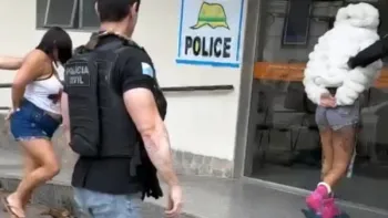 Momento da pris�o das irm�s suspeitas de cometerem os crimes - Reprodu��o/Pol�cia Civil