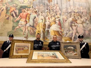 Policiais posam com obras recuperadas Foto: Carabinieri
