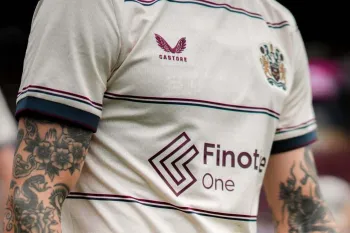 Clube fica sem uniforme �s v�speras de estreia na temporada - Jacob Reader