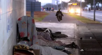 Moradores de rua sofrem com o frio na madrugada de Bras�lia (DF) - Cr�dito: Lu�s Nova/Esp.CB/D.A Press