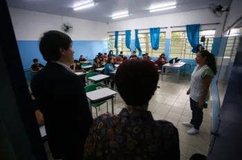 magistrado optou pela suspens�o do certame para evitar problemas futuros caso o procedimento avance