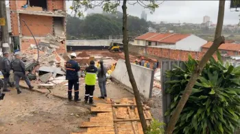 V�timas de desabamento de pr�dio foram encaminhadas ao Hospital de Cl�nicas de S�o Bernardo - Reprodu��o / Redes sociais