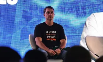 Equipe de Fl�vio Bolsonaro informou que o coment�rio foi identificado por um policial do Senado