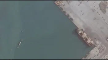 Porto de Hodeida controlado pelos Houthis no I�men. Reprodu��o/Reuters