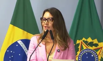 Janja da Silva, primeira-dama, em discurso
