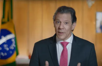Nos bastidores, a campanha avalia que a apresenta��o das propostas por temas ajuda a criar uma marca mais propositiva para o candidato e permite explorar as medidas em diferentes momentos da elei��o. Reprodu��o/CanalGov