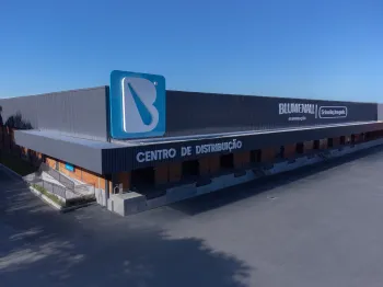 Centro de distribui��o da Blumenau Ilumina��o: empresa cresceu 26% no primeiro semestre
