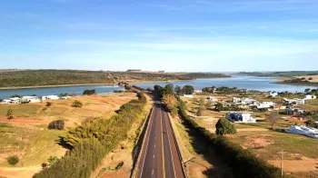 Torres de transmiss�o s�o instaladas pela Via Raposo