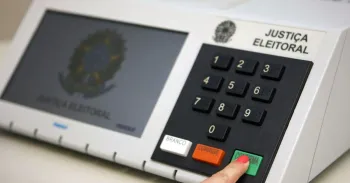 Mulheres em evento pol�tico. (Cr�dito: Reprodu��o/CNN Brasil)
