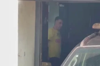 Neno Razuk na sede da Pol�cia Federal em Corumb�. (Foto: Rau� Ara�jo)
