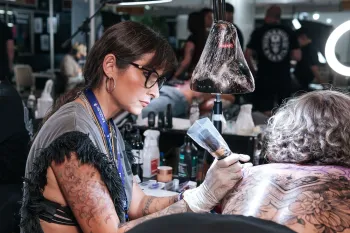 Tatuadora Kessy Borges / Foto: divulga��o