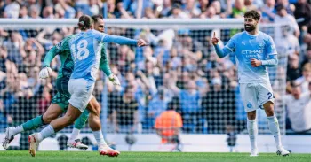Jogadores do City comemoram virada contra o Bournemouth. Reprodu��o/X - @mancity
