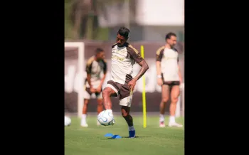 Bruno Henrique em a��o durante treino do Flamengo, no Ninho do Urubu - Adriano Fontes / Flamengo