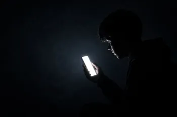 3 milh�es de meninas e meninos afirmaram terem sido v�timas de abuso sexual via internet, em todo o pa�s. Imagem gerada por IA