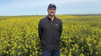 Tales Pezzini, produtor rural em Santa B�rbara do Sul (RS), trocou trigo por canola nessa safra de inverno