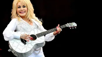 Dolly Parton deixou can��o in�dita em c�psula do tempo trancada at� 2046