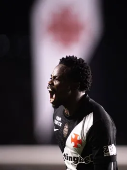 Andr�s G�mez marcou o Vasco - Matheus Lima / Vasco