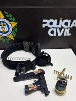 Com o criminoso, foram apreendidos uma pistola, carregadores e uma granada - Divulga��o