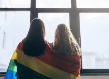 Duas mulheres desaparecem em Praia Grande e s�o encontradas mortas em S�o Vicente. O registro fala em homic�dio e morte suspeita; as per�cias ainda precisam dizer o que ocorreu.