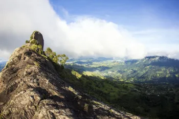 Pedra do Ba�, em S�o Bento do Sapuca�, na Mantiqueira Paulista