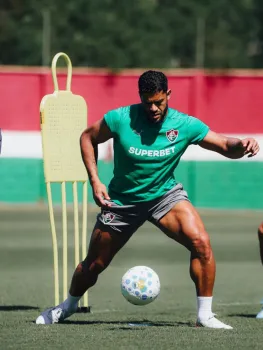 Hulk em treinamento do Fluminense - Lucas Mer�on/Fluminense