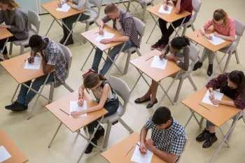 Cerca de 4 mil armas foram apreendidas em escolas (Imagem: Getty Images/iStockphoto)