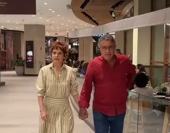 Drica Moraes circula de m�os dadas com novo namorado em shopping. Foto: Desocupado dos Famosos