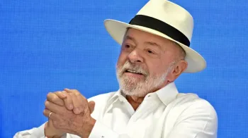 Lula e Fl�vio Bolsonaro aparecem na disputa