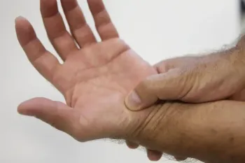 Carteirinha de Identifica��o da Pessoa com Fibromialgia. (Foto: Marcello Casal Jr/Ag�ncia Brasil)