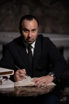 Daniel Toledo, advogado especialista em Direito Internacional