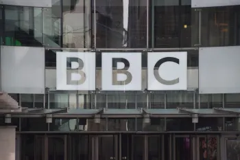 Uma apresentadora da BBC News foi pega em uma gafe constrangedora ao vivo