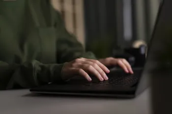 Brasil teve uma tentativa de fraude de identidade a cada 5,5 segundos no primeiro semestre. (Foto: Freepik)