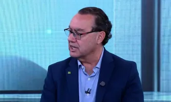 Questionado sobre como construiria uma base no Congresso Nacional sem recorrer a um 'balc�o de neg�cio', Cury reconheceu o poder dos parlamentares e afirmou que buscaria convenc�-los por meio do di�logo - Jovem Pan