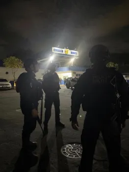 Agentes do 41� BPM (Iraj�) se preparam para a opera��o no Complexo da Pedreira