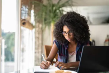 Movimento pela Equidade Racial (Mover) oferece 19 mil vagas para pessoas negras estudarem idiomas gratuitamente