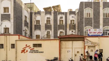 Entrada do Hospital Geral de Mocha, no I�men, onde MSF apoia a maternidade e pediatria. (Cr�dito: Aseel Murshed Ali/MSF)