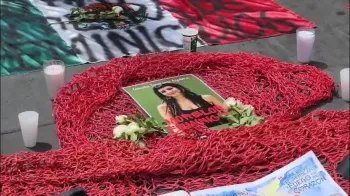 Jovens protestam contra o assassinato de estudante de interc�mbio no M�xico. REUTERS