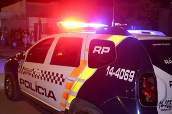 Quatro crian�as foram encontradas sozinhas em casa durante � madrugada. Foto: Pol�cia Militar