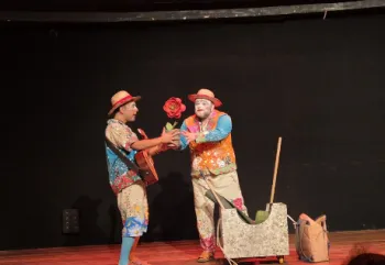 Apresenta��o do espet�culo 'Fim Que Vira Come�o Que Vira...?'